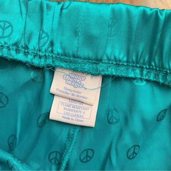More than Magic Vintage Peace Sign Print Short Button Down Pajama Set XS - Picture 6 of 10